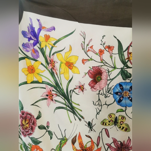 Authentic Gucci Vittorio Accornero Floral Scarf - 32" x 32" Orchid 100% Silk - Picture 11 of 15